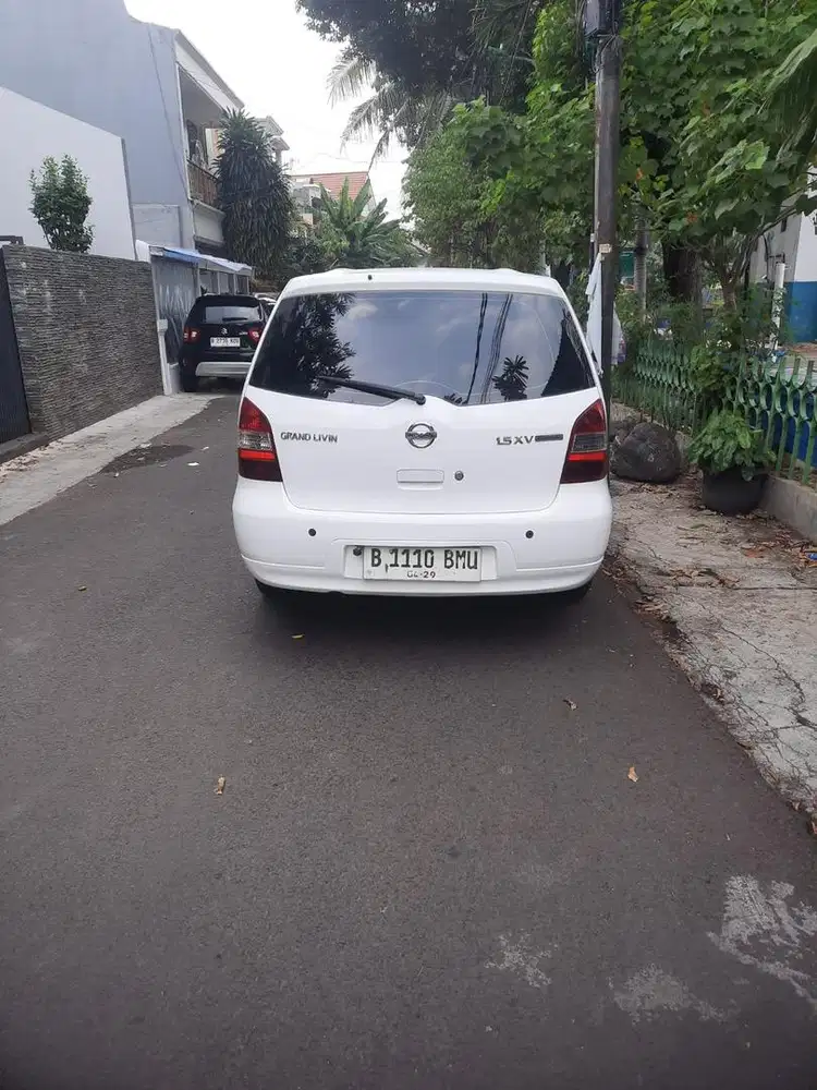Nissan Grand livina 2011 XV (Matic) Putih