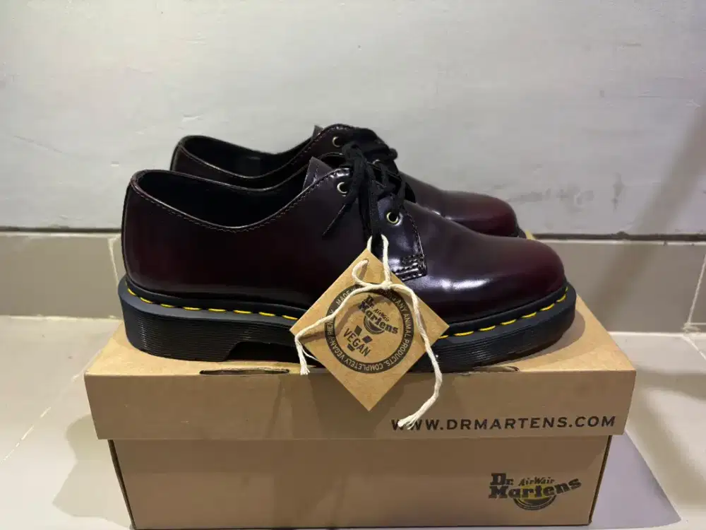 Dr. Martens Docmart vegan cherry red original