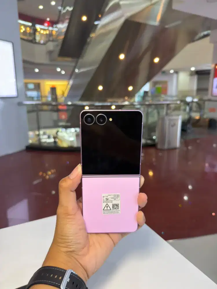 Samsung Galaxy Z Flip 8