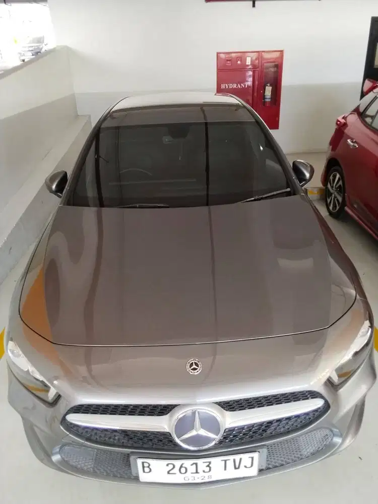 Mercedes Benz A200 2018 abu-abu mercedes-benz a 200 low km  2017/2019