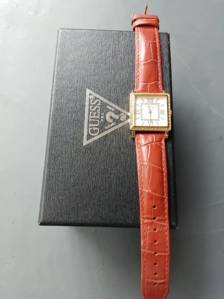 Jam Tangan Wanita Guess