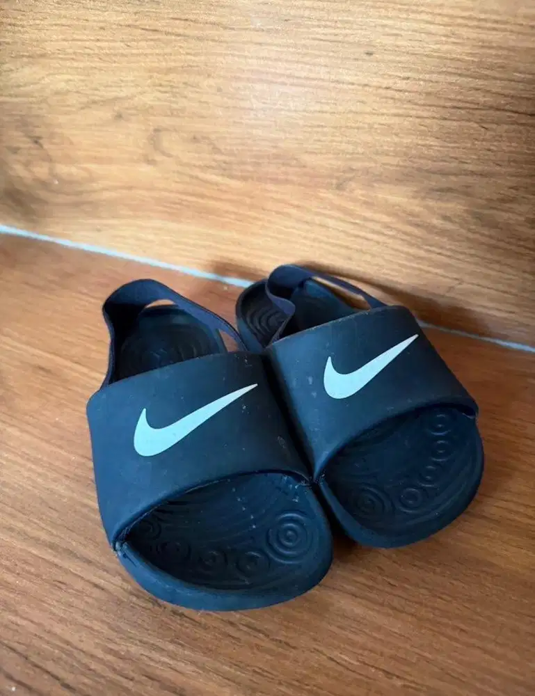 Sendal anak nike