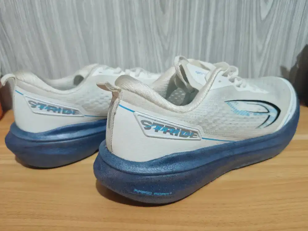 910 Aurorun Stride Uk. 43 (27,3cm)