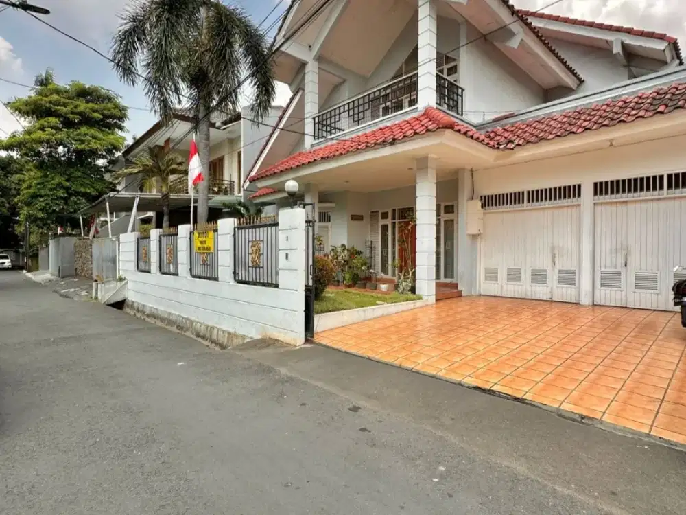 Rumah 2 Lantai Cantik Dan Terawat Di Daerah Cipete Jak Sel