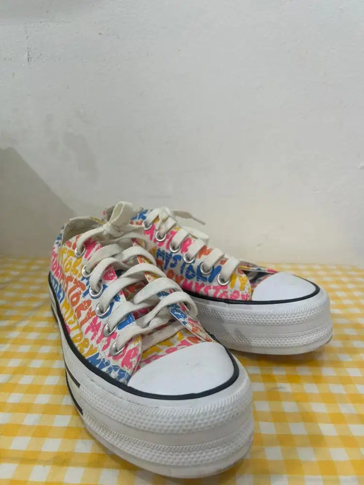Sepatu dan sandal pesta