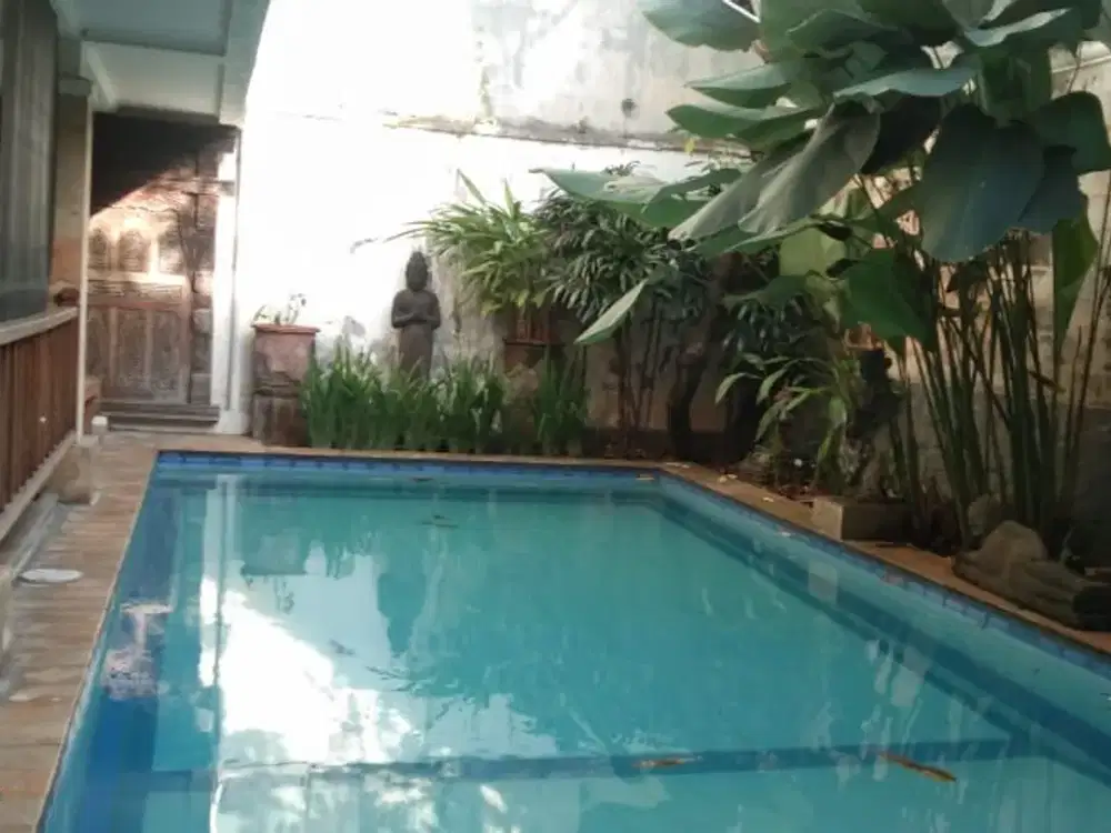 DIJUAL CEPAT Rumah Patra Kuningan Hadap Utara ada Kolam Renang, Selangkah ke Festival Mall & Kokas