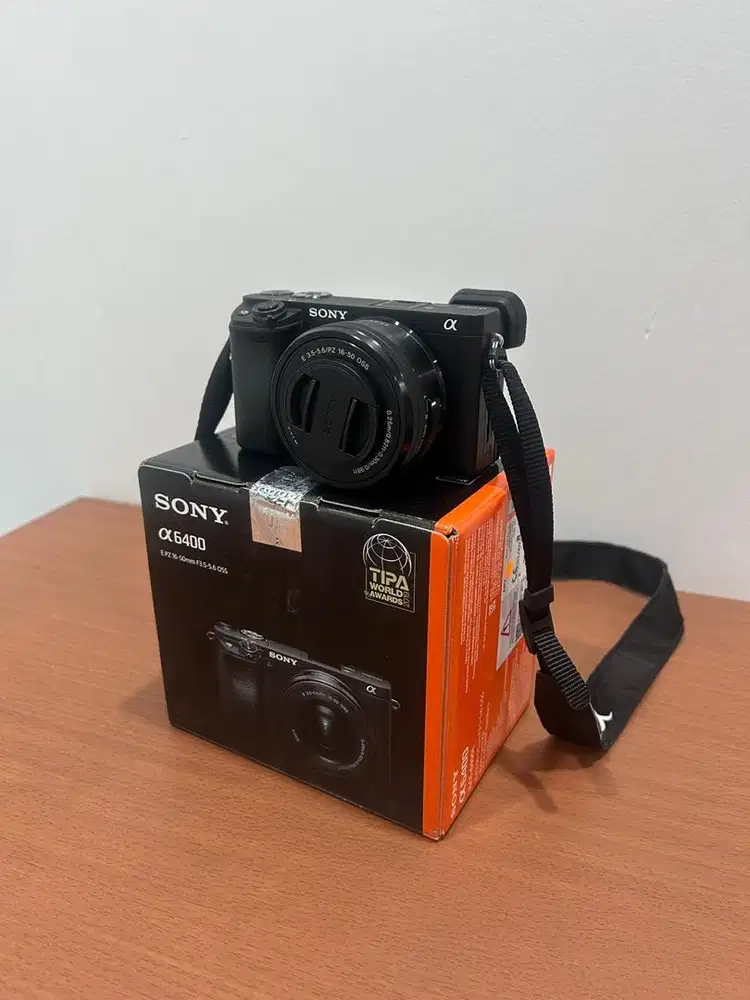 SONY A6400 + Kit Lens 16-50mm LIKE NEW