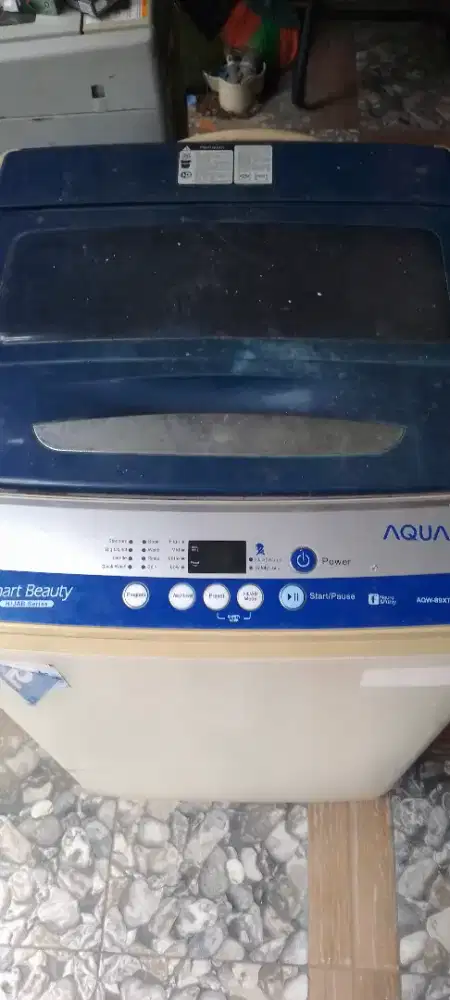 Mesin cuci otomatis Aqua
