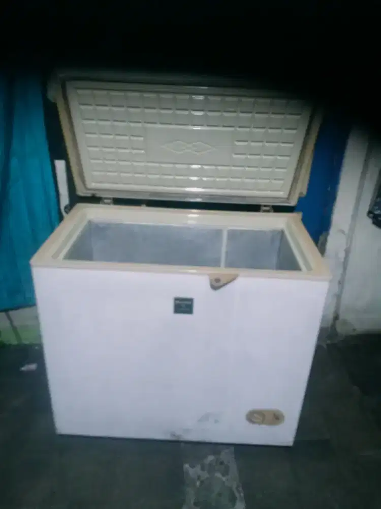 Jual frizer BOK merk SHARP Kapasitas 200 liter mesin ORI dngin beku