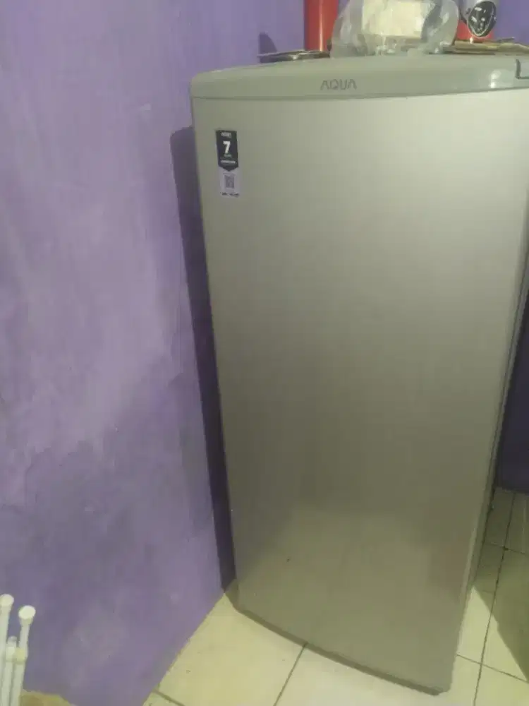 Freezer model Kulkas dijual cepat mulus no minus