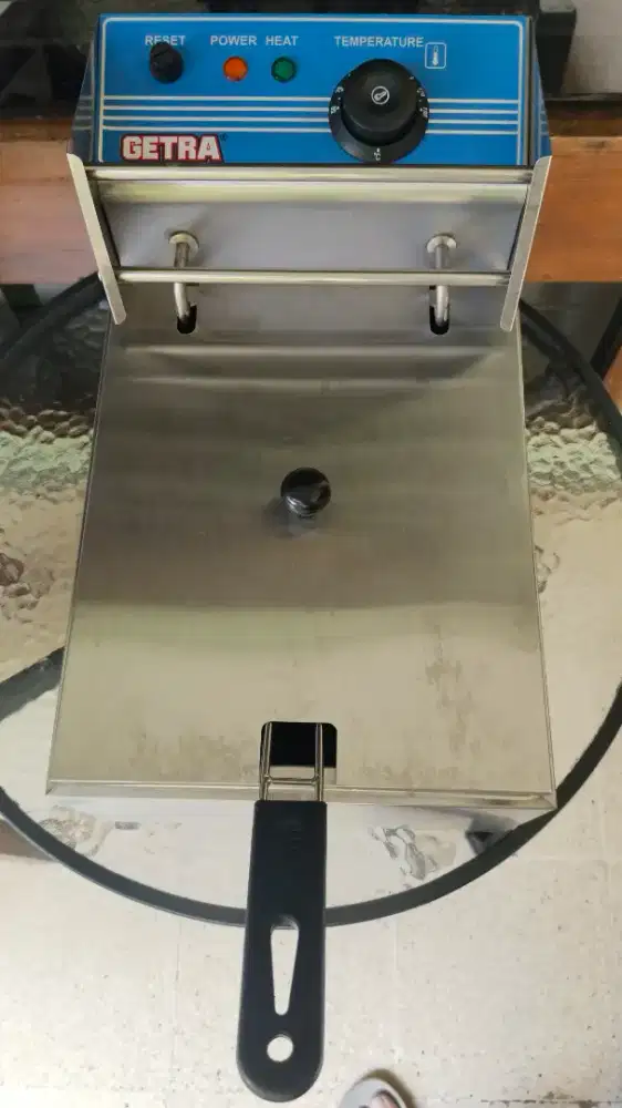Electric Deep Fryer Getra EF-81 - Dijual cepat.