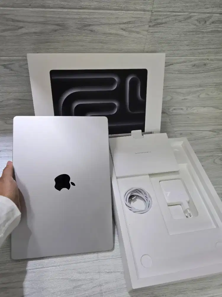 MACBOOK M5 PRO 14INC 24GB/1TB SILVER LIKE NEW
