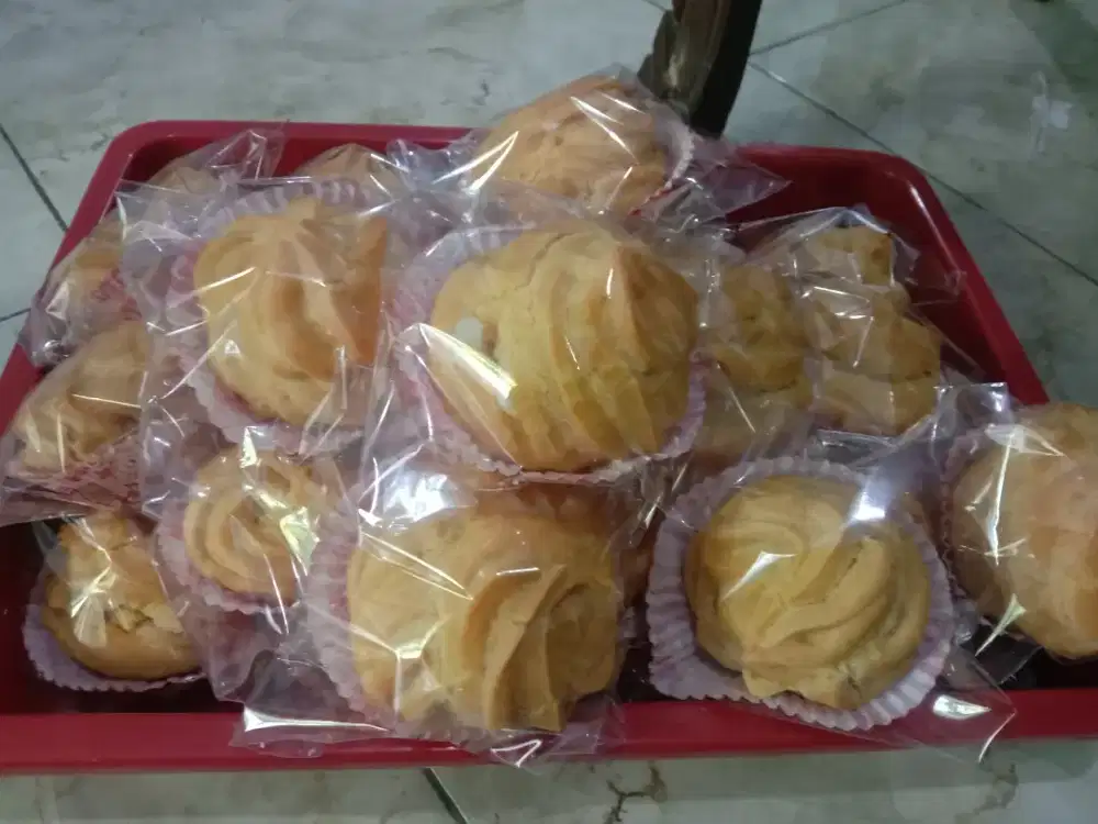 Kue soes isi Fla susu/Fla vanila/Fla cokelat