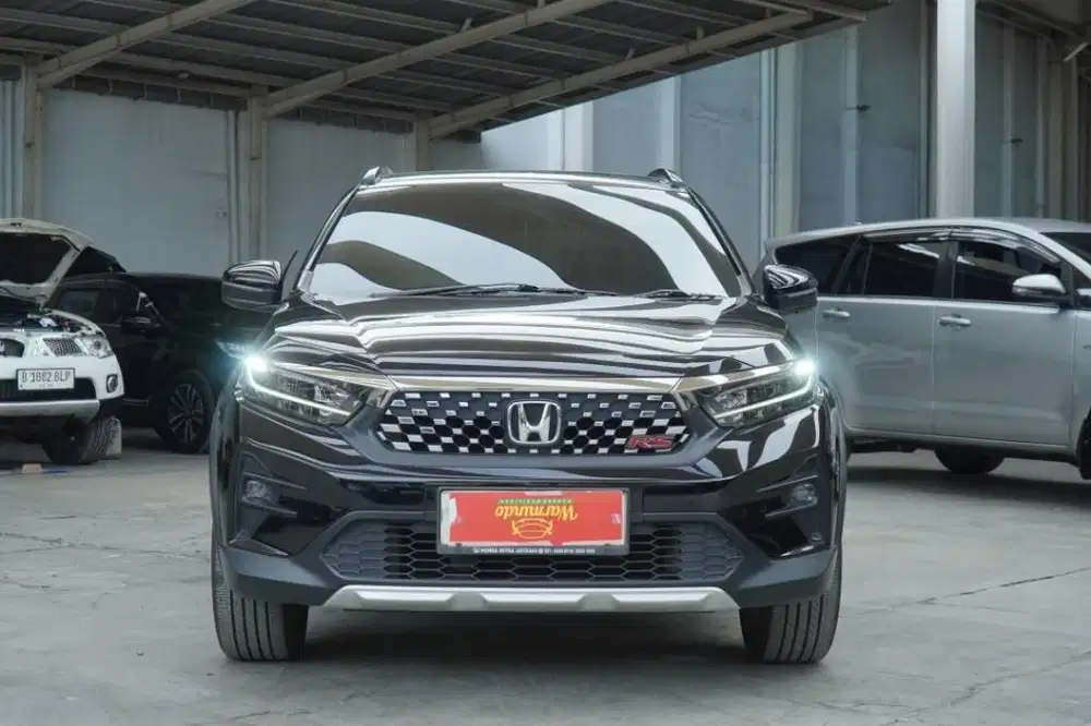 Honda WRV RS CVT tahun 2023 hitam Matic AT DP minim 37 juta