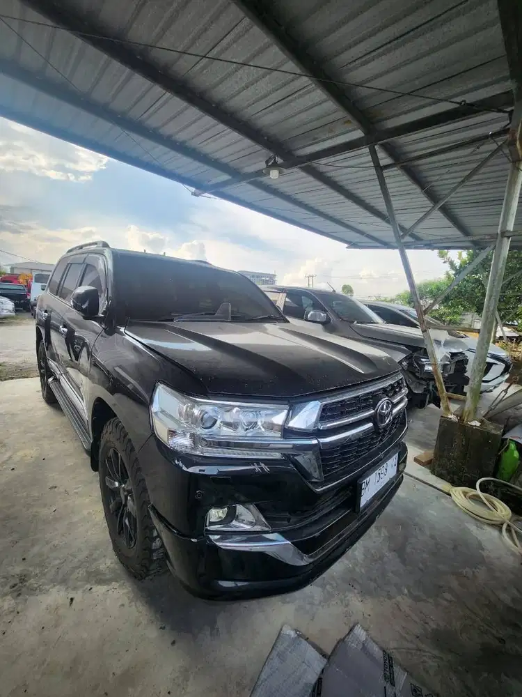 Toyota Land Cruiser VXR 2012 black hitam bu land cruiser 200 2011/2013