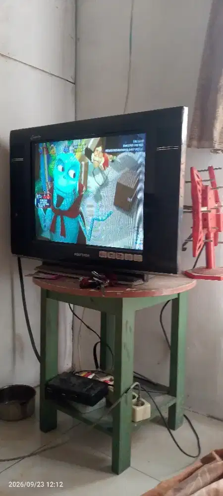 Bismillah dijual satu set tv.meja tv..antena sma setebox