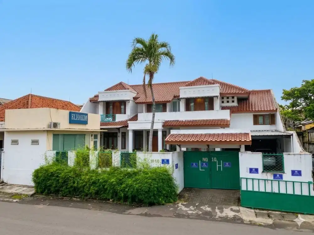 Harga Bawah Pasar Rumah Cantik Murah Strategis 2 Lantai SHM di Ulujami Raya Jakarta Selatan