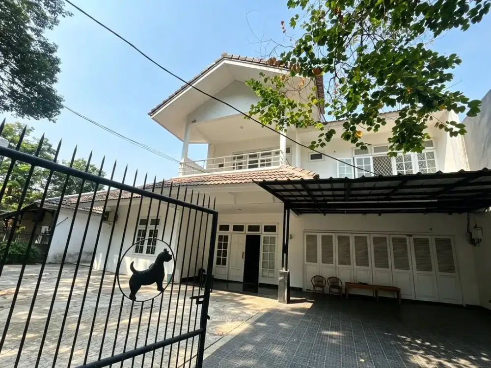 Disewakan rumah di Sinabung cocok untuk kantor dekat dengan Senayan City