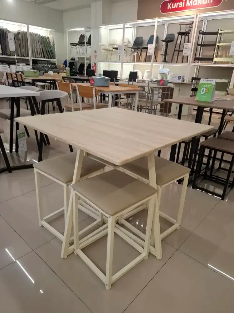 MEJA MAKAN 4 KURSI MINIMALIS 1JT AN