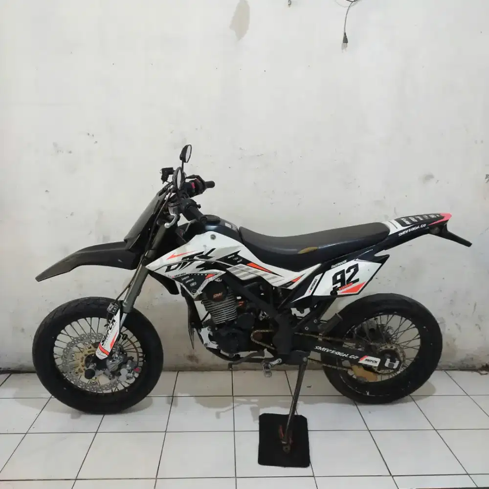 Kawasaki D-Tracker 2017 Orisinil Mesin Aluss Lengkap Bagus