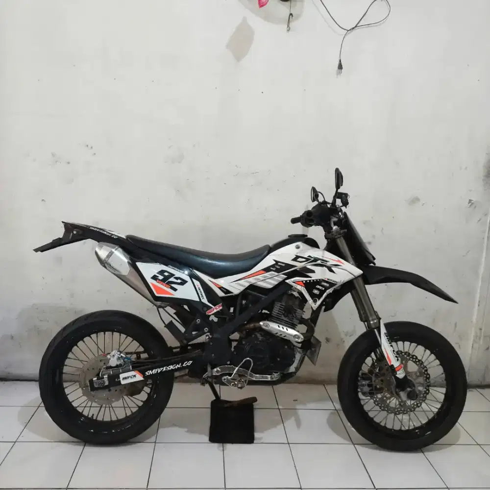 Kawasaki D-Tracker 2017 Orisinil Bagus lengkap Mesin Cakep