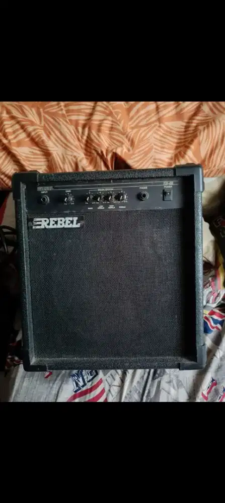 Dijual Speaker Ampli Gitar merk ternama Rebel ukuran 12 inch