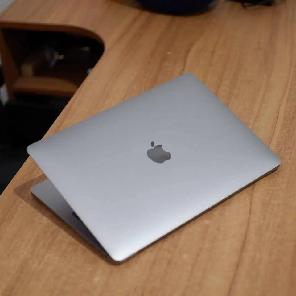 MacBook Pro Retina 13,3  2018