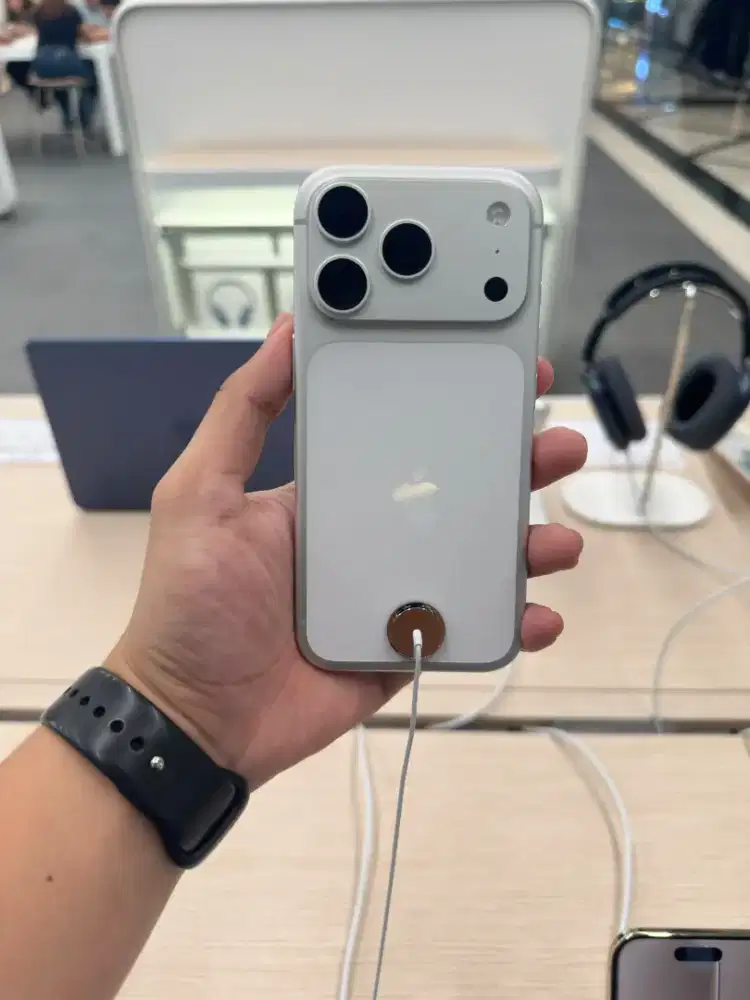 IPHONE 17 PRO MAX SILVER FREE ADAPTOR