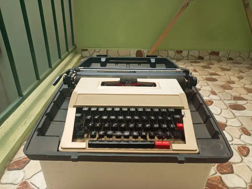 Mesin Tik Brother Vintage Portable Typewriter