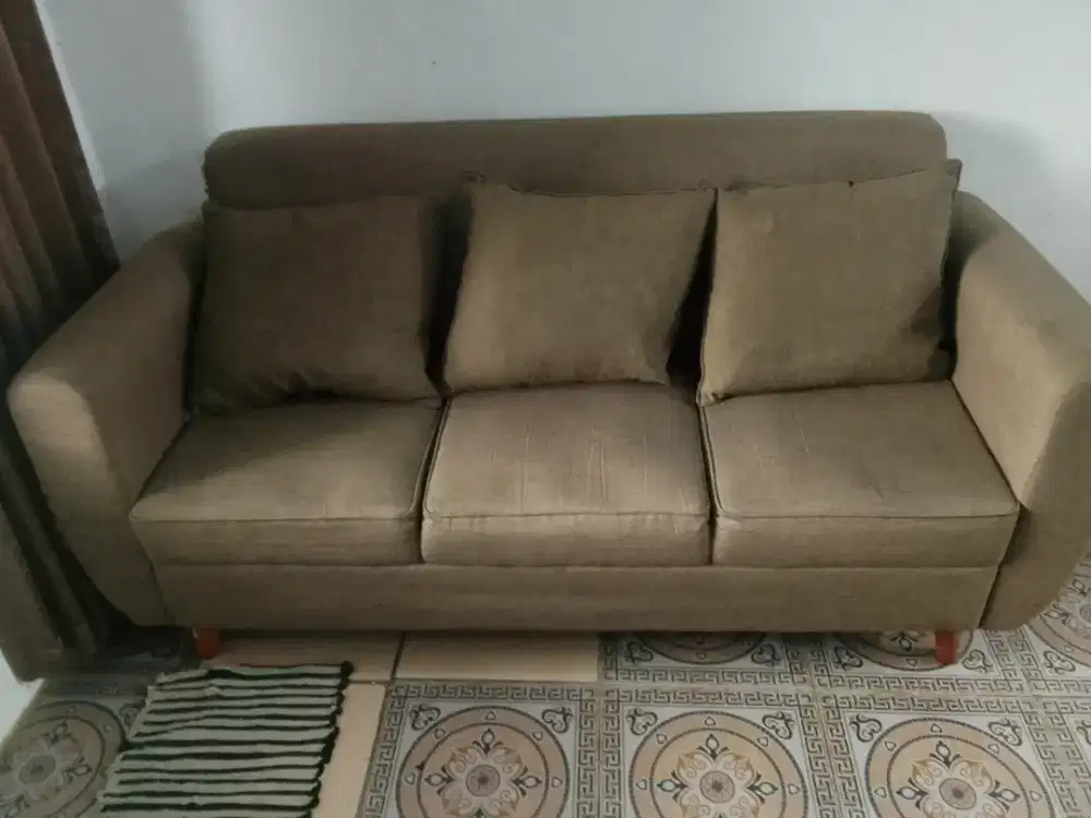 SOFA 3 shitter + bantal nya