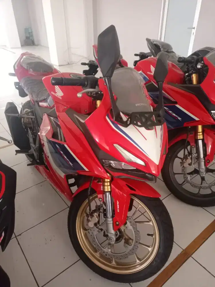 > *Honda CBR 150R 2024 KM Super Low Like New Pajak Panjang Full Ori