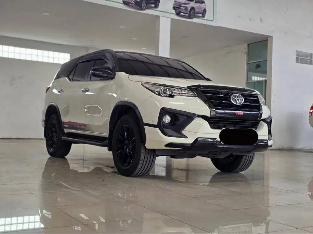 Toyota Fortuner 2.4 VRZ TRD Diesel AT Matic 2019 / Pajero Sport