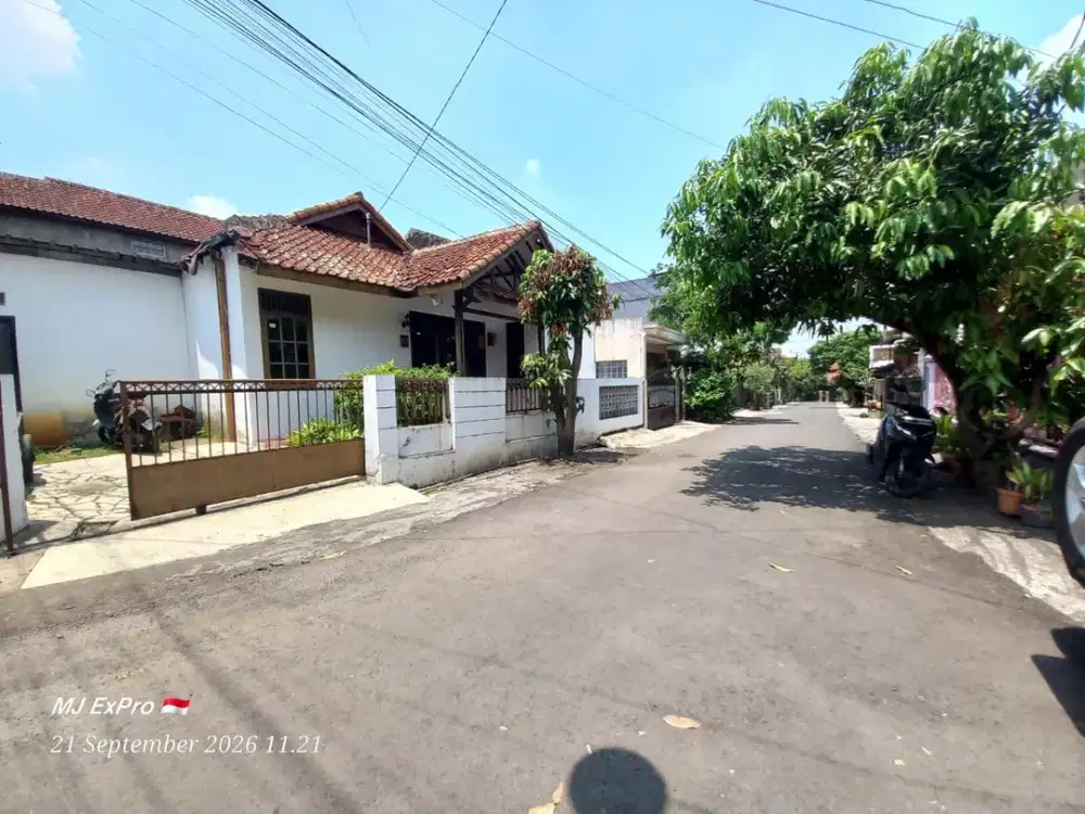 Rumah Lama Terawat Dikawasan Villa Asri Sukapada Bandung Kota