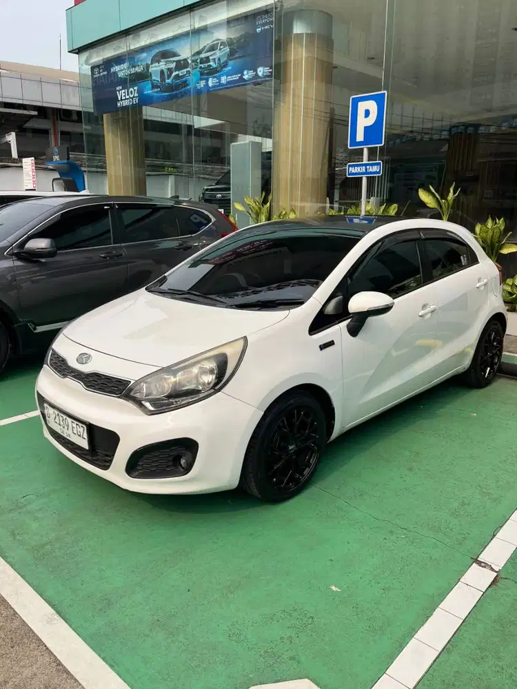 KIA RIO 2014 MATIK KM 100 RIBUAN