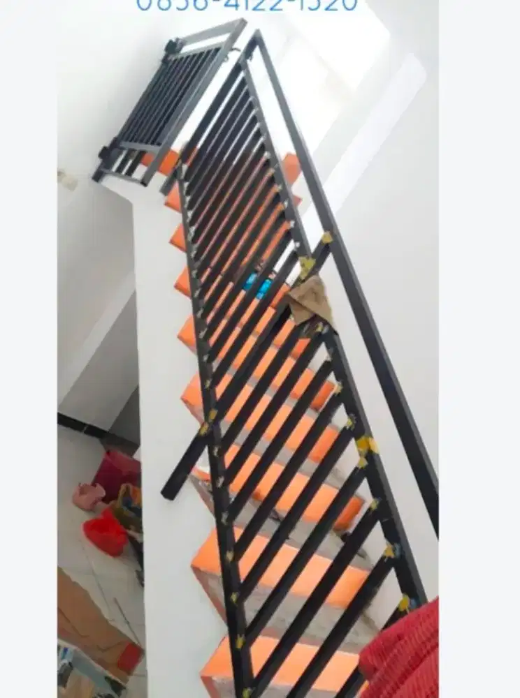 Pegangan tangga minimalis