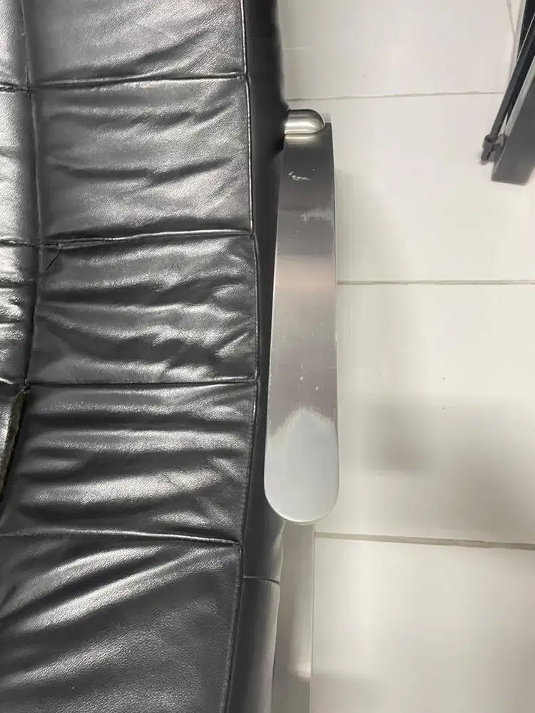 Sofa dan meja kantor