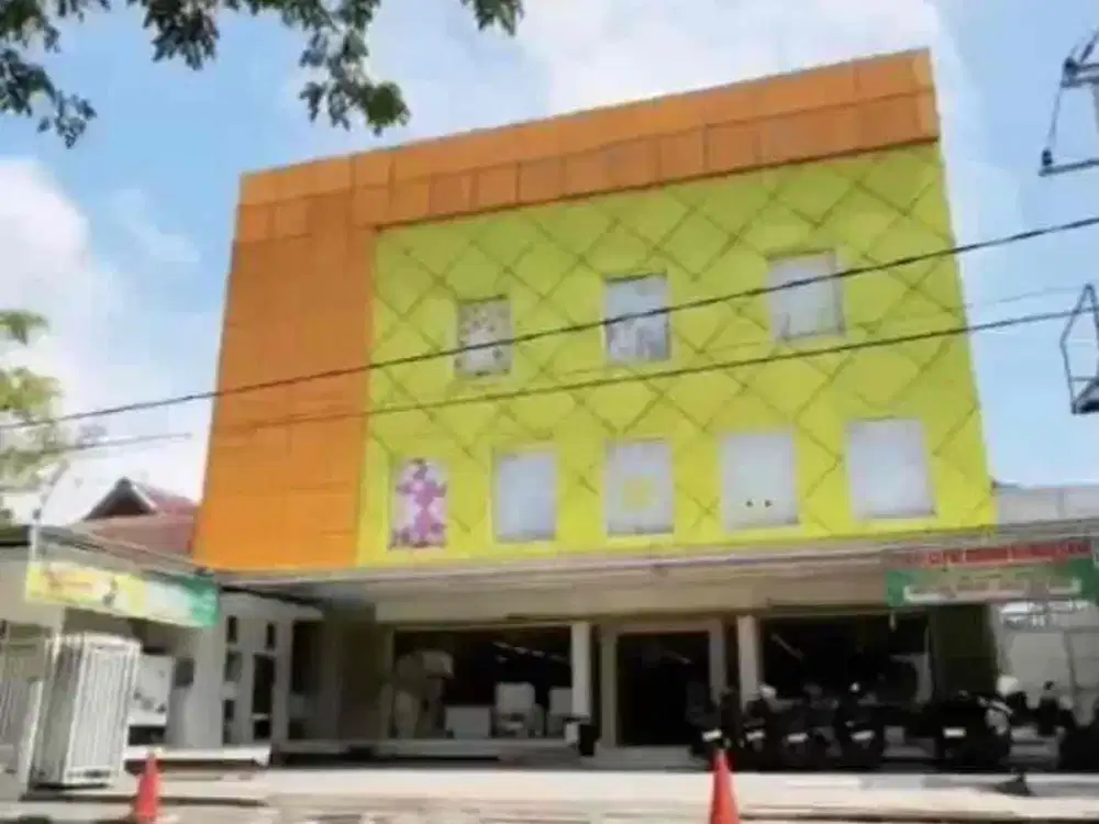 BUTUH UANG — JUAL CEPAT TOKO 3 LANTAI DI RAYA NGANJUK