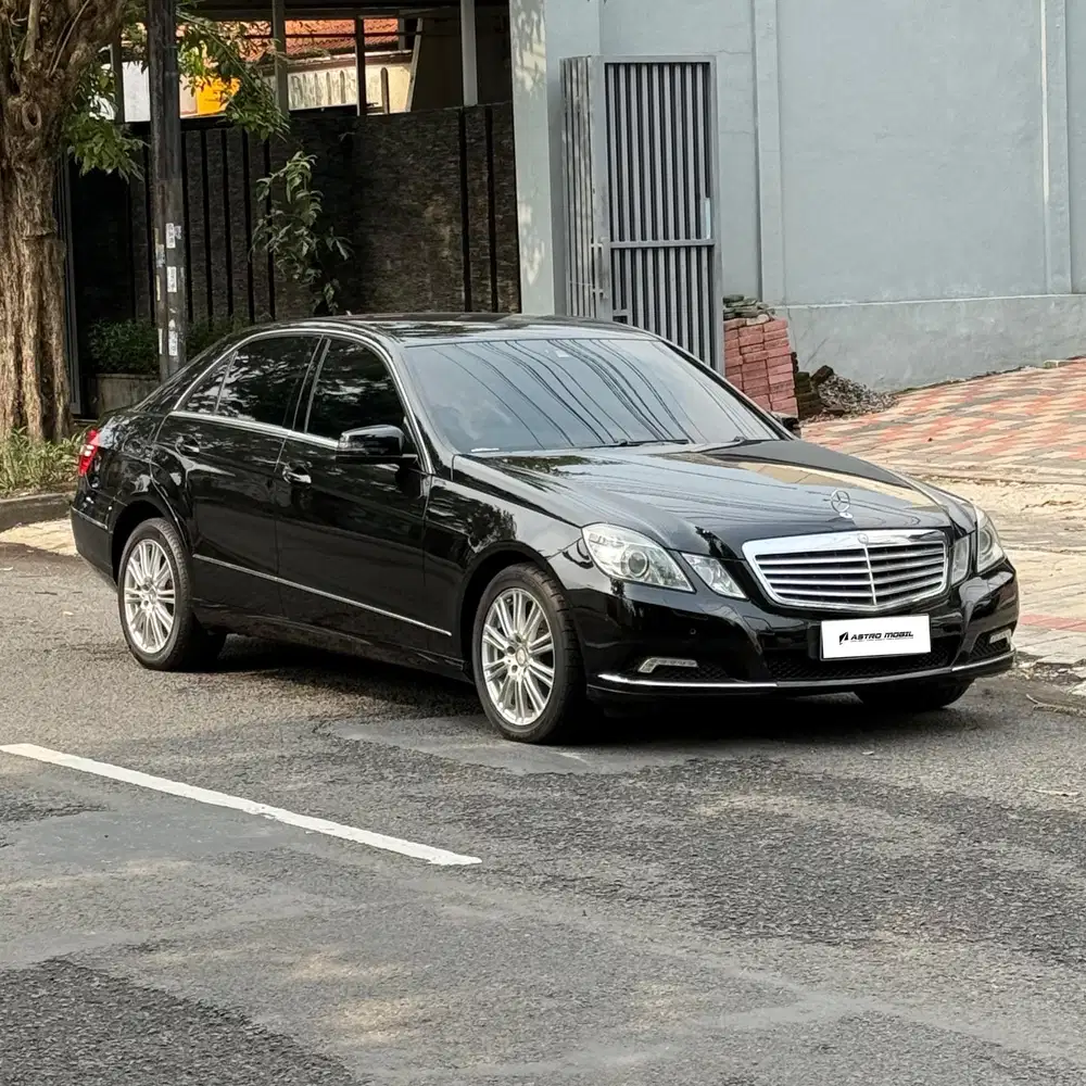 MERCEDEZ BENZ E300 2011 / 2010 Matic Bagus murah Kredit Bekas Surabaya