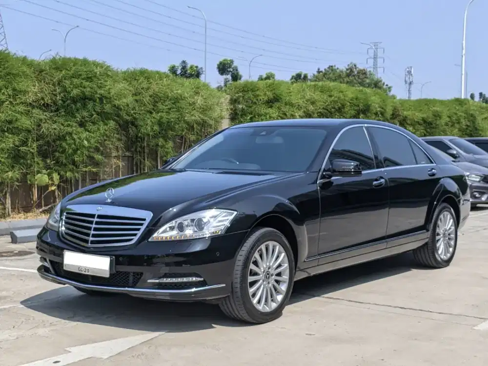 Mercedes Benz S 300L 2013 low KM