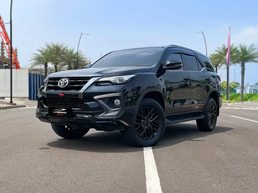 TOYOTA FORTUNER VRZ TRD 2.4 2020 HITAM