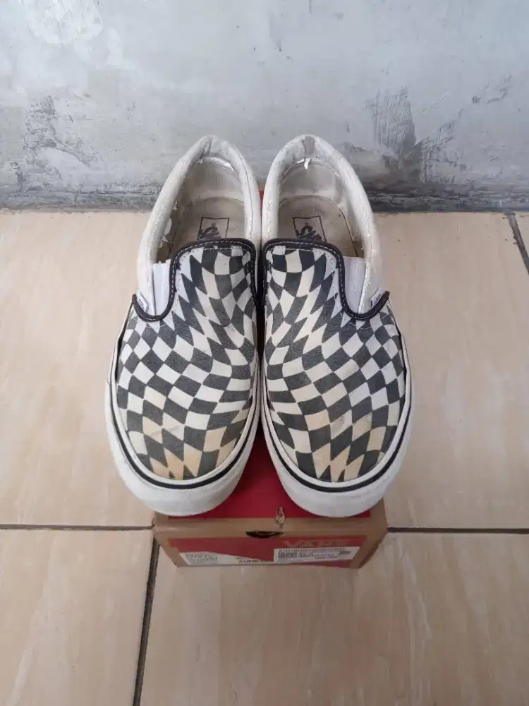 Vans Classic Slip-On Twist Warp Checker + BOX
Size 44,5 - Original