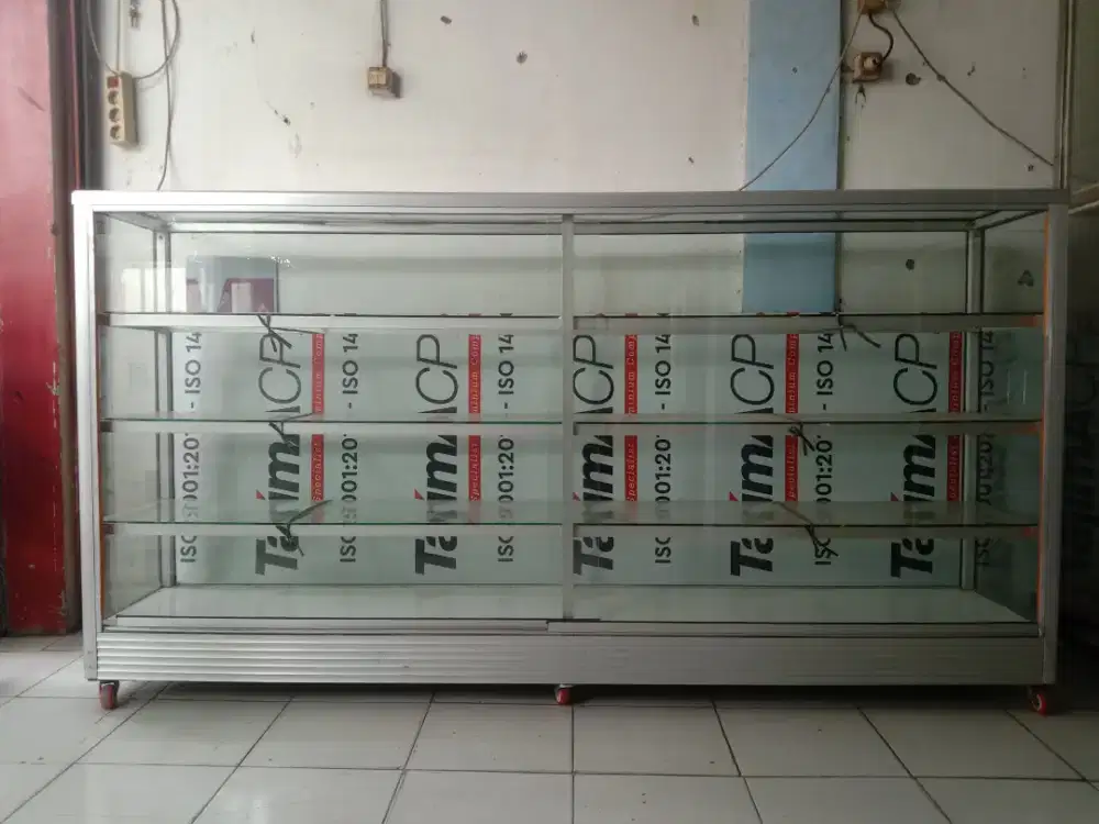 Kaca etalase second