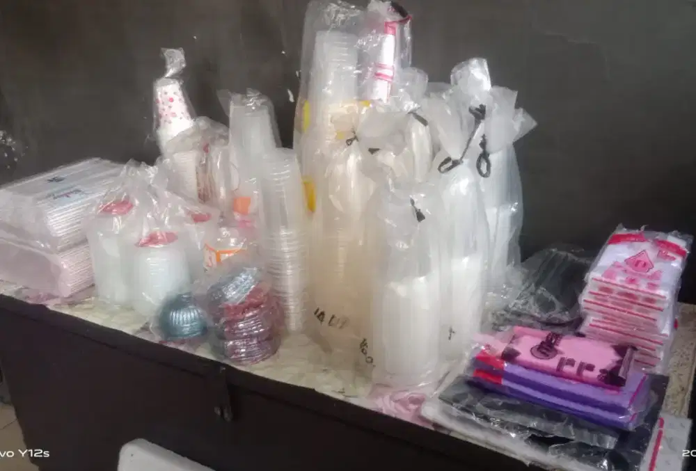 Aneka Plastik - Gelas Cup, Sedotan, Plastik dll