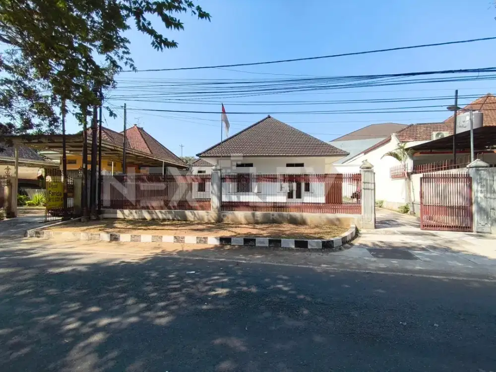 Rumah Luas di Kawasan Strategis Klojen Malang. MLG00192