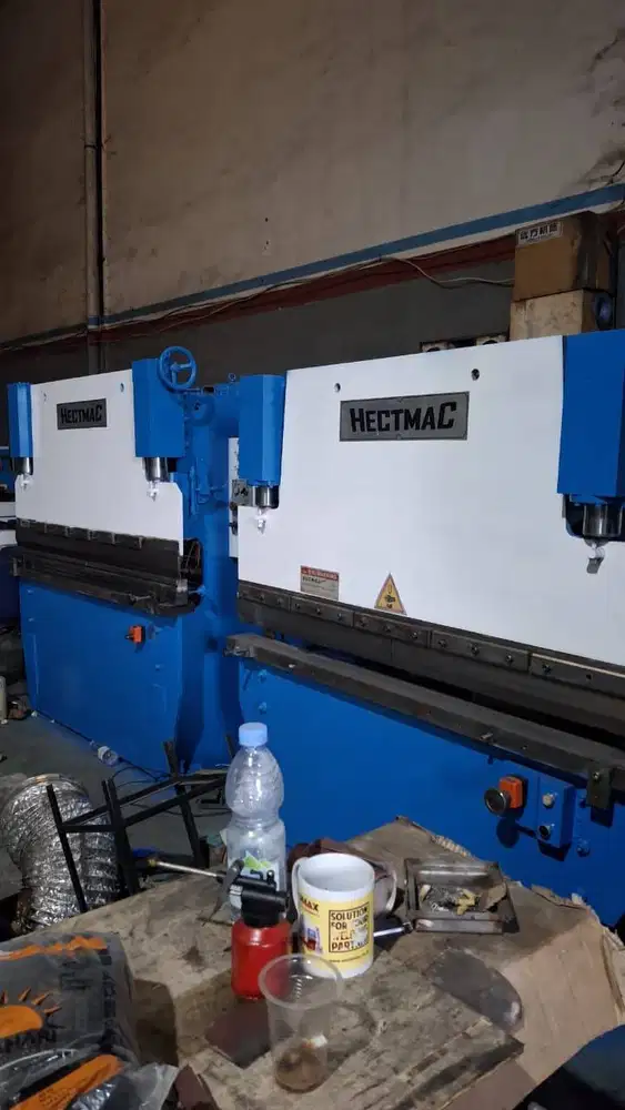 Mesin bending tekuk plat 30 ton x 1600mm HECTMAC
