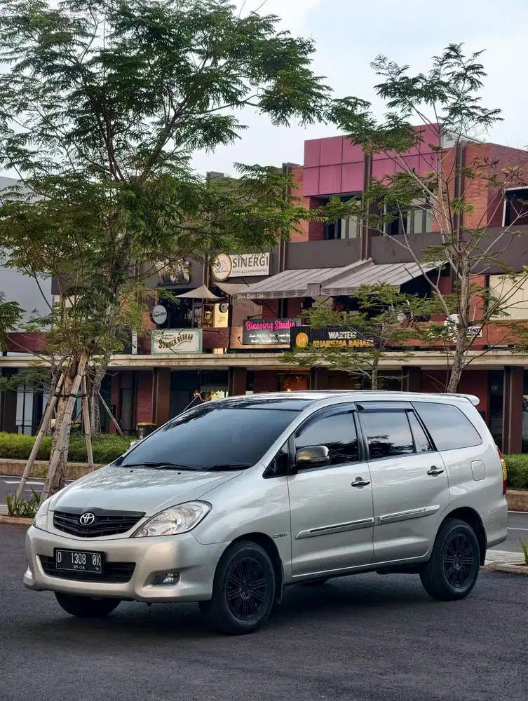 Toyota Kijang Innova 2011 Bensin