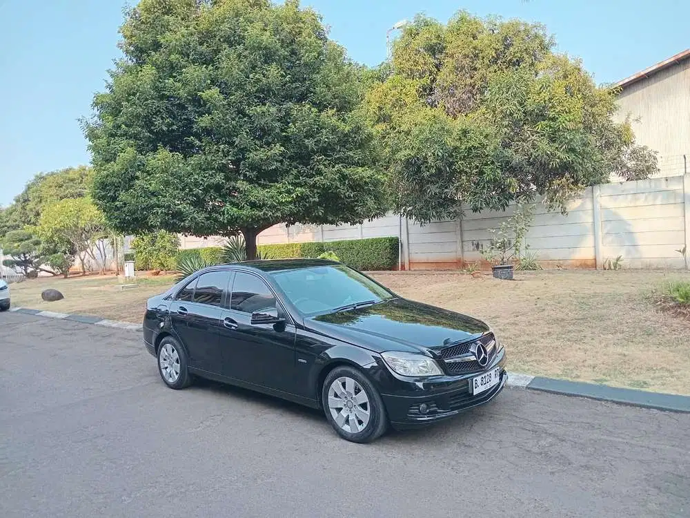 Mercedes-Benz C200 2010 Bensin