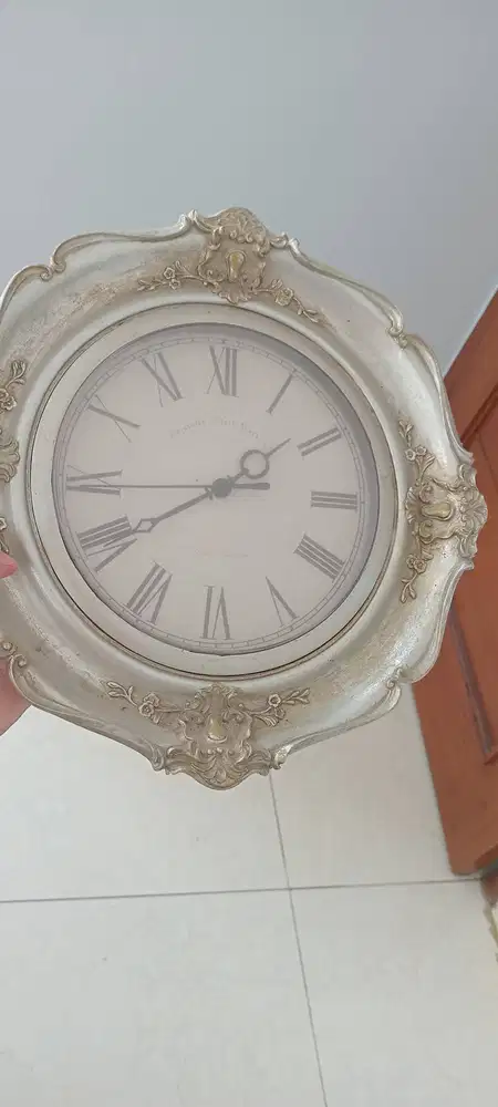 Jam dinding klasik