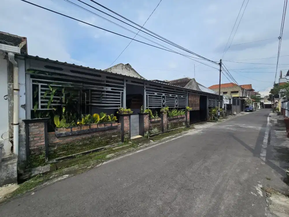 Rumah Hitung Tanah Strategis di Kerten, Laweyan, Solo
