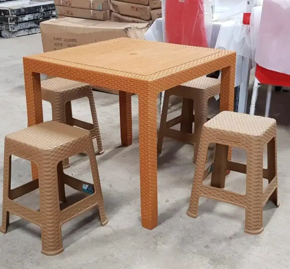4 kursi 1 meja 80 x 80